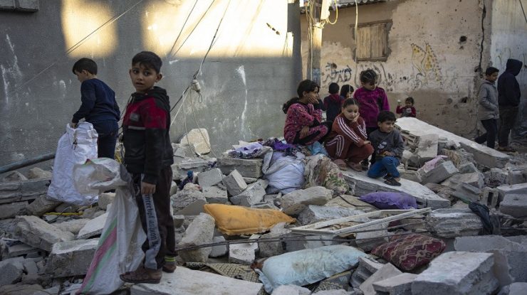 Peste 100 de copii grav bolnavi și răniți din Gaza speră să fie evacuați în Marea Britanie pentru a primi tratament medical prin NHS