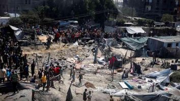 Armata israeliană a început pregătirile pentru o ofensivă terestră în orașul Gaza. Sute de mii de palestinieni urmează să fie evacuaţi