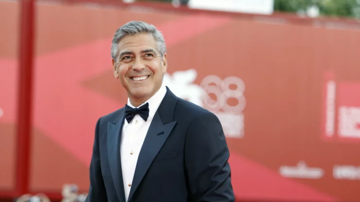 „Jay Kelly”, cu George Clooney și Adam Sandler, a avut premiera la Festivalul de Film de la Veneția. Filmul a fost primit cu ovații de 8,5 minute