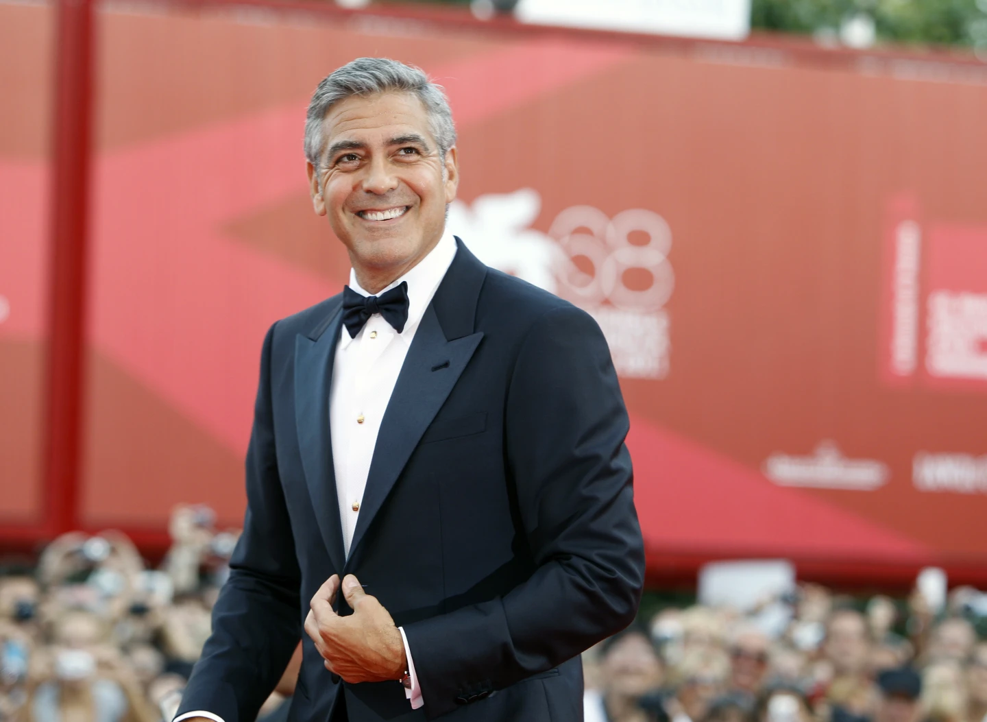 „Jay Kelly”, cu George Clooney și Adam Sandler, a avut premiera la Festivalul de Film de la Veneția. Filmul a fost primit cu ovații de 8,5 minute