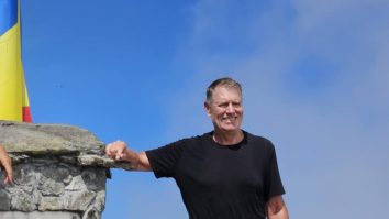 Doi „turiști” ai României: Și Klaus Iohannis este în vacanță, nu numai Nicușor Dan
