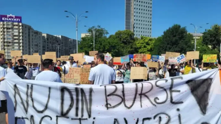 Peste 44.000 de studenți își pierd bursele. Impactul asupra deficitului bugetar este de doar 0,2%