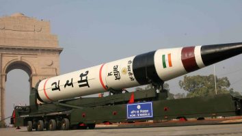 India a testat cu succes racheta balistică Agni-5 cu rază intermediară. E capabilă să transporte focoase nucleare și să atingă orice parte a Chinei