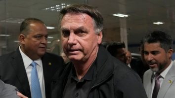 Fostul Președinte al Braziliei este plasat în arest la domiciliu de către Curtea Supremă. Trump a spus că procesul lui Bolsonaro e „o vânătoare de vrăjitoare”