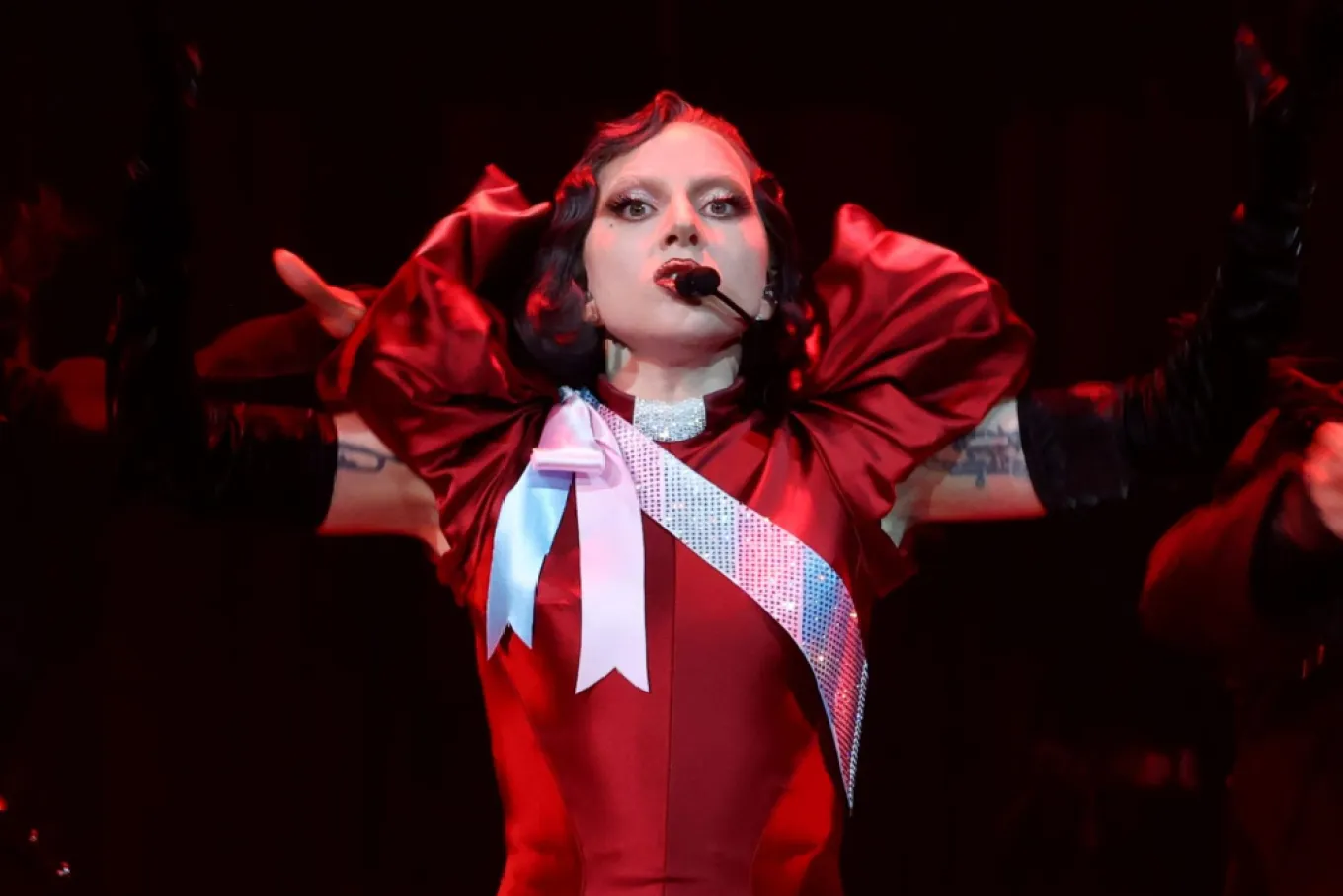 Lady Gaga a anunțat lansarea noii sale piese „The Dead Dance”. Piesa va apărea în al doilea sezon al serialului Netflix, „Wednesday”
