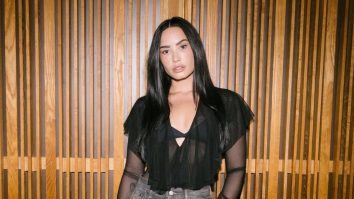Demi Lovato și-a lansat cea mai recentă piesă, „Fast”. Single-ul este primul extras de pe al nouălea album de studio