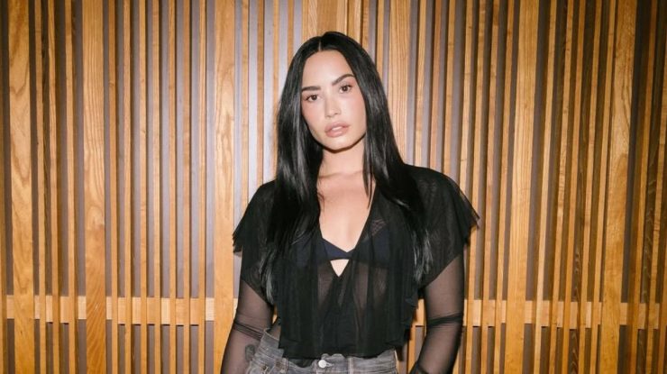 Demi Lovato și-a lansat cea mai recentă piesă, „Fast”. Single-ul este primul extras de pe al nouălea album de studio