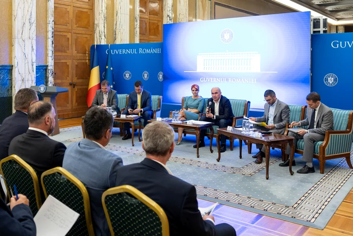 Bolojan a decis să împartă Pachetul 2 în „Pachețele”, de teama CCR. Controversatele proiecte de lege au fost deja trimise spre avizare. „Asumarea răspunderii”, metoda Coaliției de a evita dezbaterile. Ce urmează