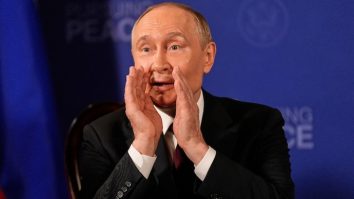 Putin se folosește de Trump pentru a continua războiul, spune fostul Președinte al Ucrainei: „Bla Bla Bla despre pace”