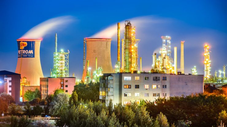 Ministerul Energiei declară situaţie de urgenţă în aprovizionarea cu ţiţei. S-a autorizat scoaterea a zeci de mii de tone de petrol şi motorină din stocurile de urgenţă ale României