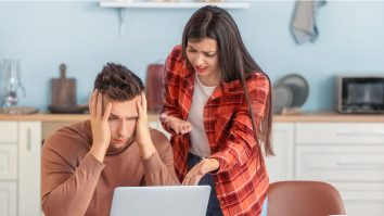 Bărbații șomeri înșeală mai des decât cei cu funcții mari. Care este situația în cazul femeilor