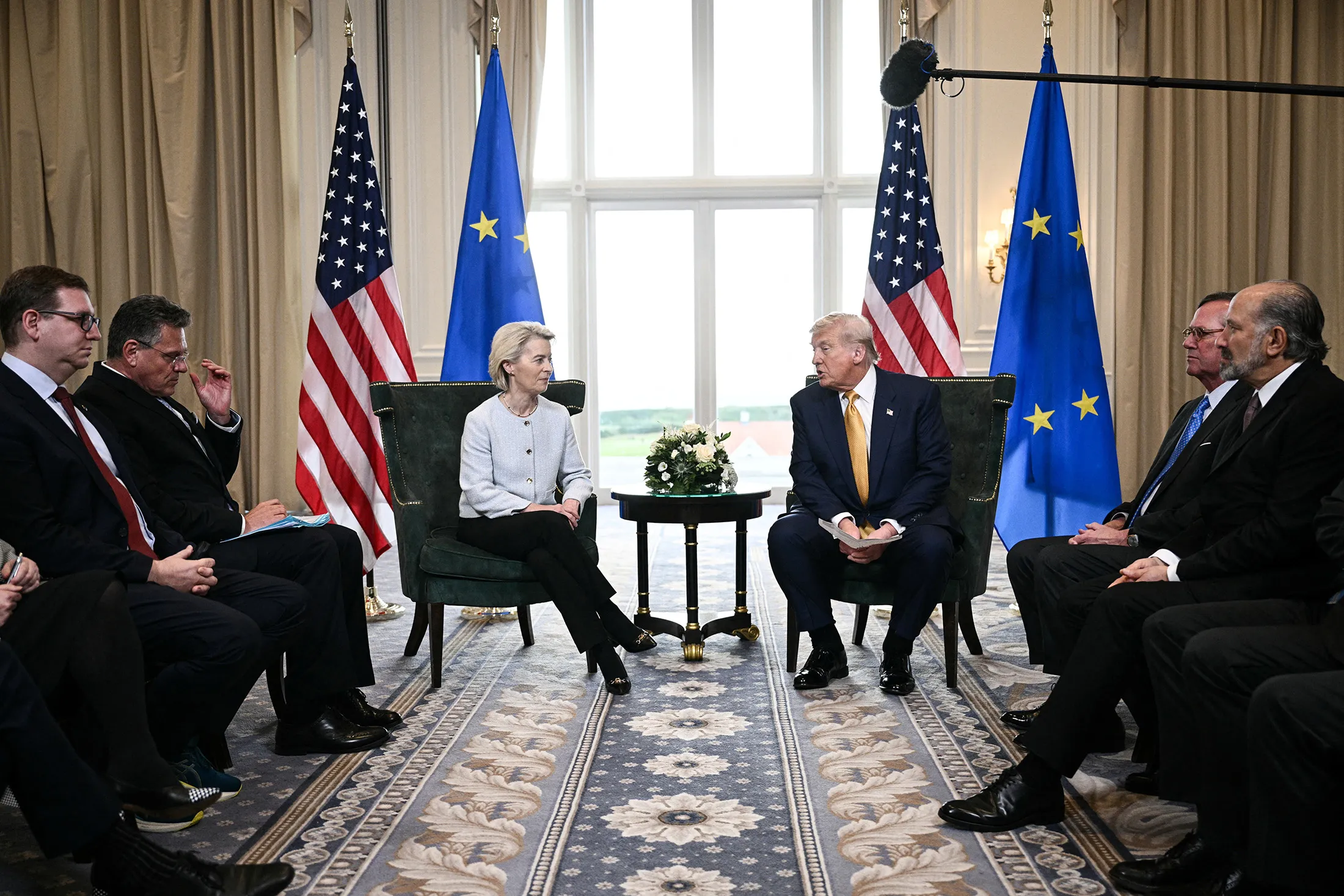 Cine câștigă și cine pierde în urma acordului comercial dintre UE și SUA? Trump: „E cel mai mare acord din istorie”