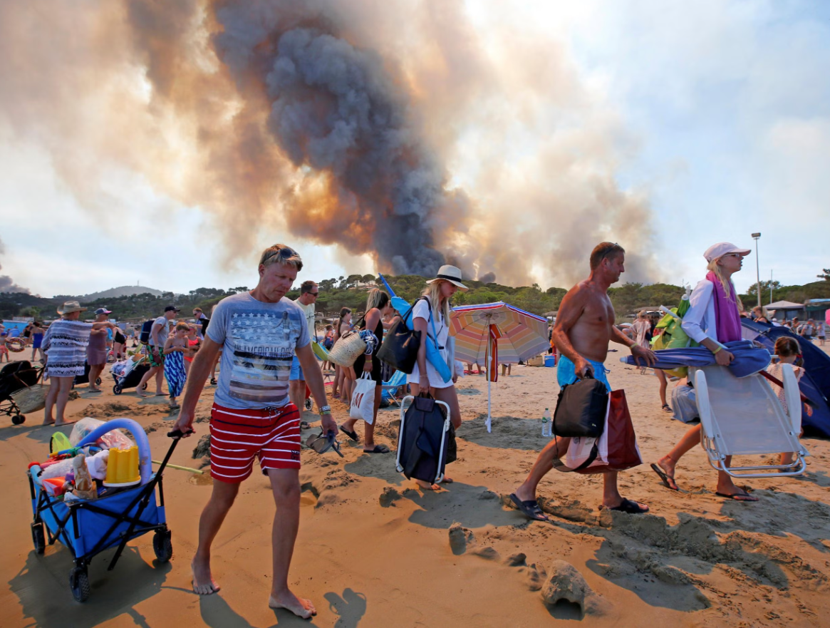 Flăcările fac ravagii în sudul Europei și forțează turiștii să își schimbe destinațiile. Ce alternative mai sigure poți alege
