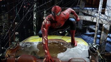 Costumul purtat de Tobey Maguire în filmele Spider-Man 2 și Spider-Man 3 va fi scos la licitație. Suma de pornire este de 50.000 de dolari
