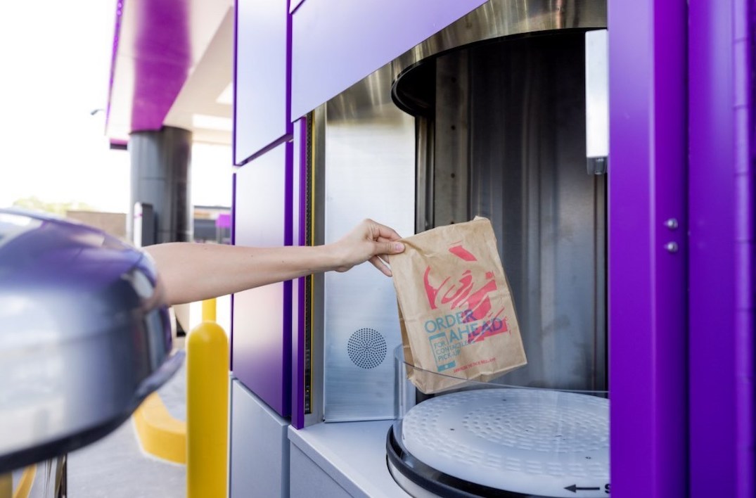 Taco Bell testează A.I. vocal în peste 500 de drive-through-uri. Până acum, clienții se plâng de erori și timpi de așteptare