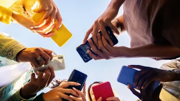 Autoritățile din Toyoake vor să limiteze prin lege timpul petrecut pe smartphone. Japonezii ar avea voie să-și folosească telefonul doar două ore pe zi