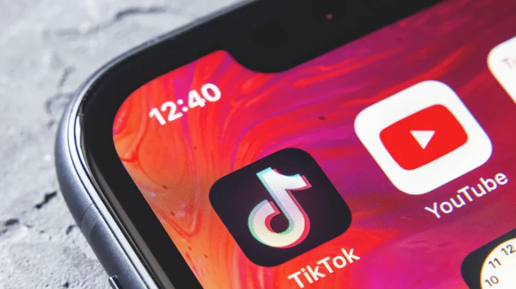 TikTok are o nouă funcție. Aplicația permite tuturor să trimită mesaje directe cu imagini și mesaje vocale