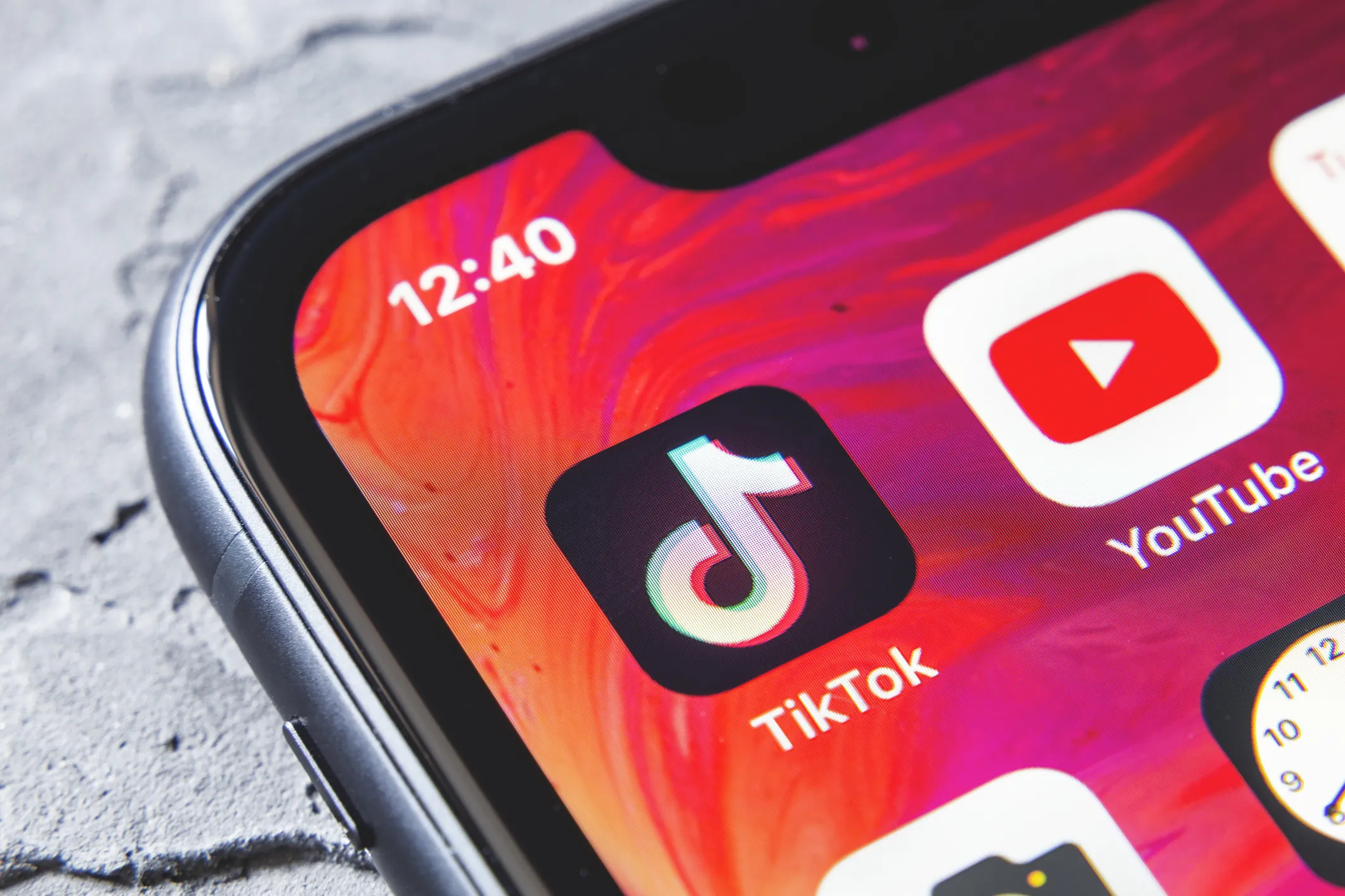 TikTok are o nouă funcție. Aplicația permite tuturor să trimită mesaje directe cu imagini și mesaje vocale