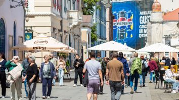 Sondaj INSCOP: 65,2% dintre tinerii români cred că țara merge într-o direcție greșită. 58,4% dintre respondenți spun că nu sunt de acord cu avortul