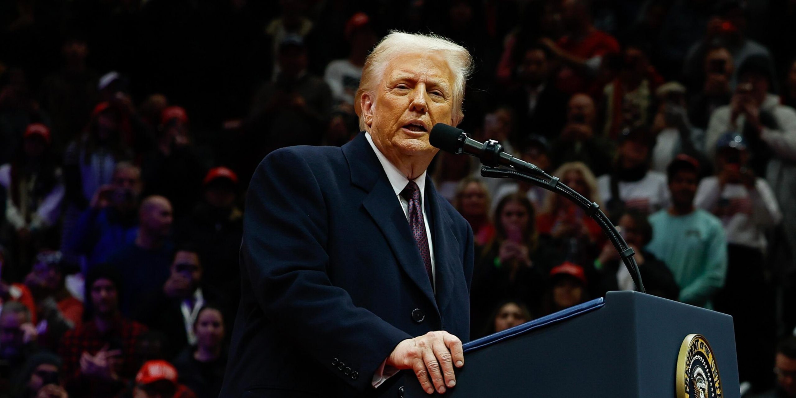 Trump amenință Uniunea Europeană cu noi sancțiuni. Președintele SUA vrea să apere giganții din tech de taxele digitale