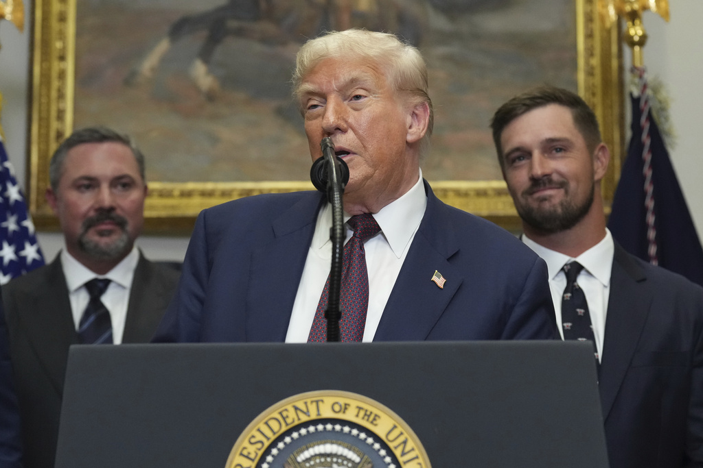 Vrei să mergi în SUA? Trump ar putea solicita o garanție de 15.000 de dolari unor solicitanţi de vize turistice şi de afaceri