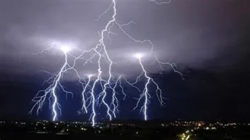 Un ciclon mediteranean aduce vreme severă în aproape toată țara. Ce avertisment transmite ANM