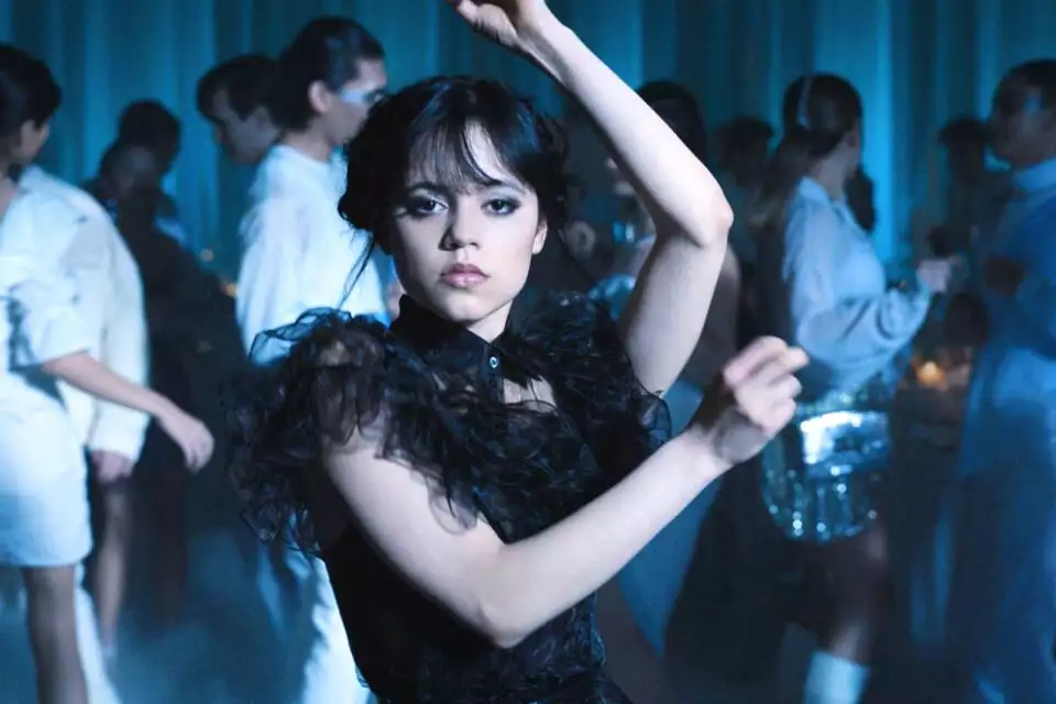 Jenna Ortega se întoarce în Academia Nevermore: Primele 4 episoade ale sezonului 2 din „Wednesday” ajung azi pe Netflix