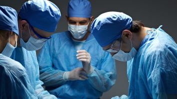 Chirurgii americani au transplantat pentru prima oară un plămân de porc modificat genetic. Operația a fost făcută pe un pacient aflat în moarte cerebrală