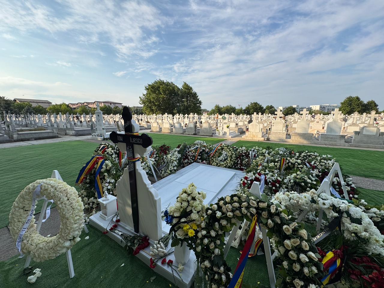 EXCLUSIV: Noi documente despre cum Președinția Nicușor Dan a „boicotat” funeraliile de stat ale fostului președinte Ion Iliescu: Președintele Nicușor Dan confirmase că va fi prezent și în Sala Unirii, la momentul simbolic al ultimei intrări a lui Ion Iliescu în Cotroceni și depunerii sicriului pe catafalc – ceea ce nu s-a mai întâmplat