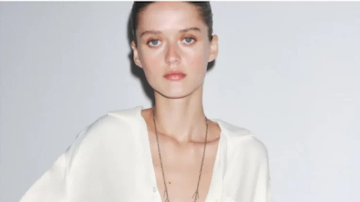 Două reclame Zara au fost interzise de ASA. Brandul e acuzat că prezenta modele care păreau „nesănătos de slabe”