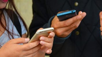 Finlanda interzice telefoanele mobile în școli pentru elevii între 7 și 16 ani, în timpul orelor