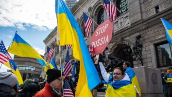 Alaska îl așteaptă pe Putin cu proteste și steaguri ucrainene. Organizațiile au numit Summitul o „trădare istorică”: „Ucraina și Alaska – niciodată din nou Rusia”