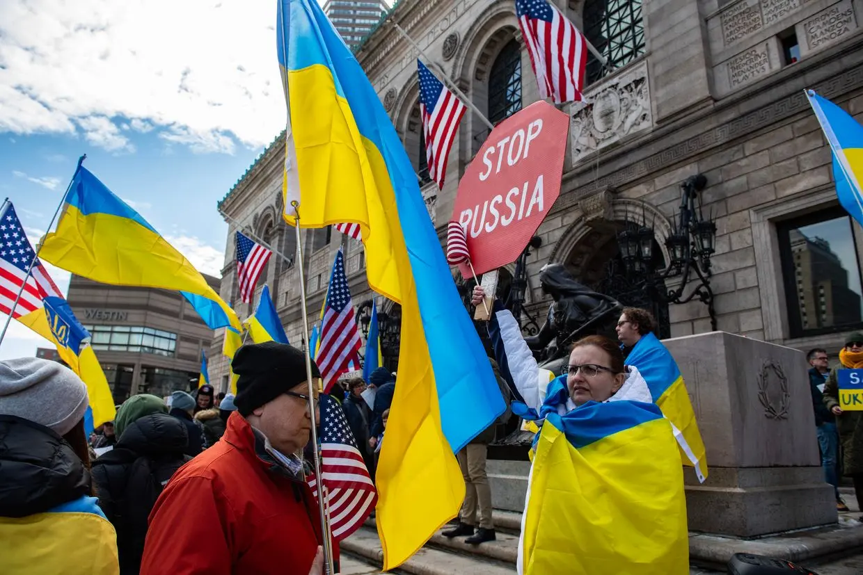 Alaska îl așteaptă pe Putin cu proteste și steaguri ucrainene. Organizațiile au numit Summitul o „trădare istorică”: „Ucraina și Alaska – niciodată din nou Rusia”