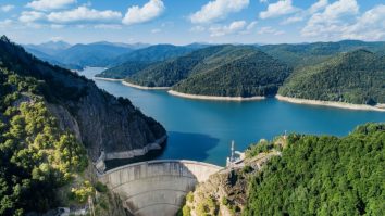 O teorie falsă circulă pe TikTok despre Lacul Vidraru: „Francezii vor să ia aurul din nămol”. Bogdan Ivan: „Lacul e golit pentru lucrări de modernizare”