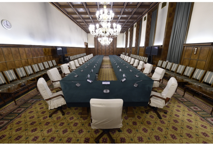 Guvernul suprarealist Bolojan. Fapticid și vorbiturice