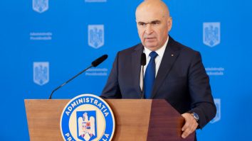 BREAKING NEWS: Guvernul Bolojan va dezbate mâine legea plăţii pensiilor private Pilon II. Nicio schimbare faţă de varianta iniţială. Surse ZF: Există şi varianta să se discute un avans de 30% şi plata eşalonată pe 8 ani