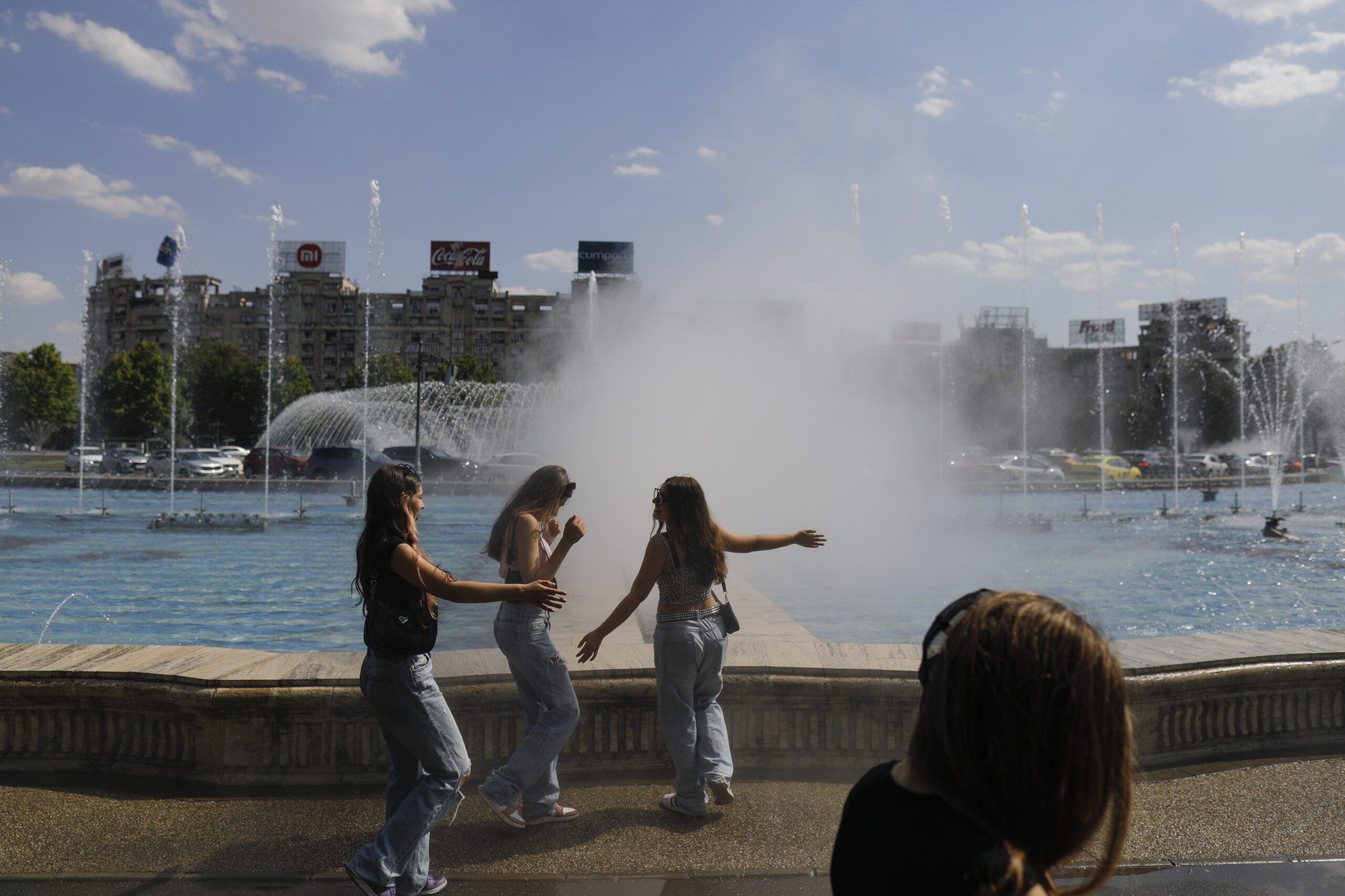 Canicula revine în forță în țară. Mâine resimți 37°C în zonele sudice, dar în est și centru vor fi ploi torențiale