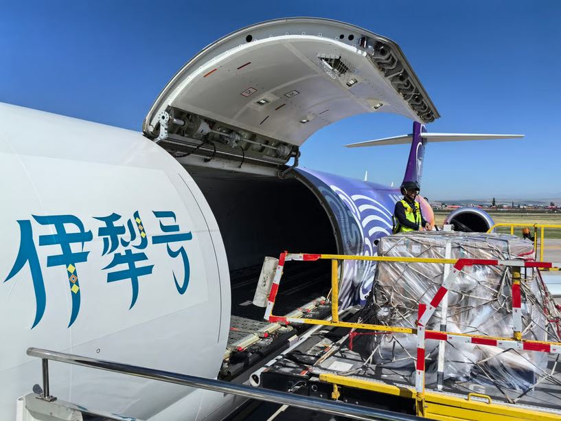 „Noul Drum al Mătăsii”: China transportă acum mii de tone de marfă în Europa printr-un coridor aerian format din 40 de rute