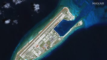 China își extinde masiv prezența militară. Peste 3.200 de hectare de „porturi, piste de decolare mari, peste 72 de hangare, rachete” au fost dezvăluite de imaginile din satelit