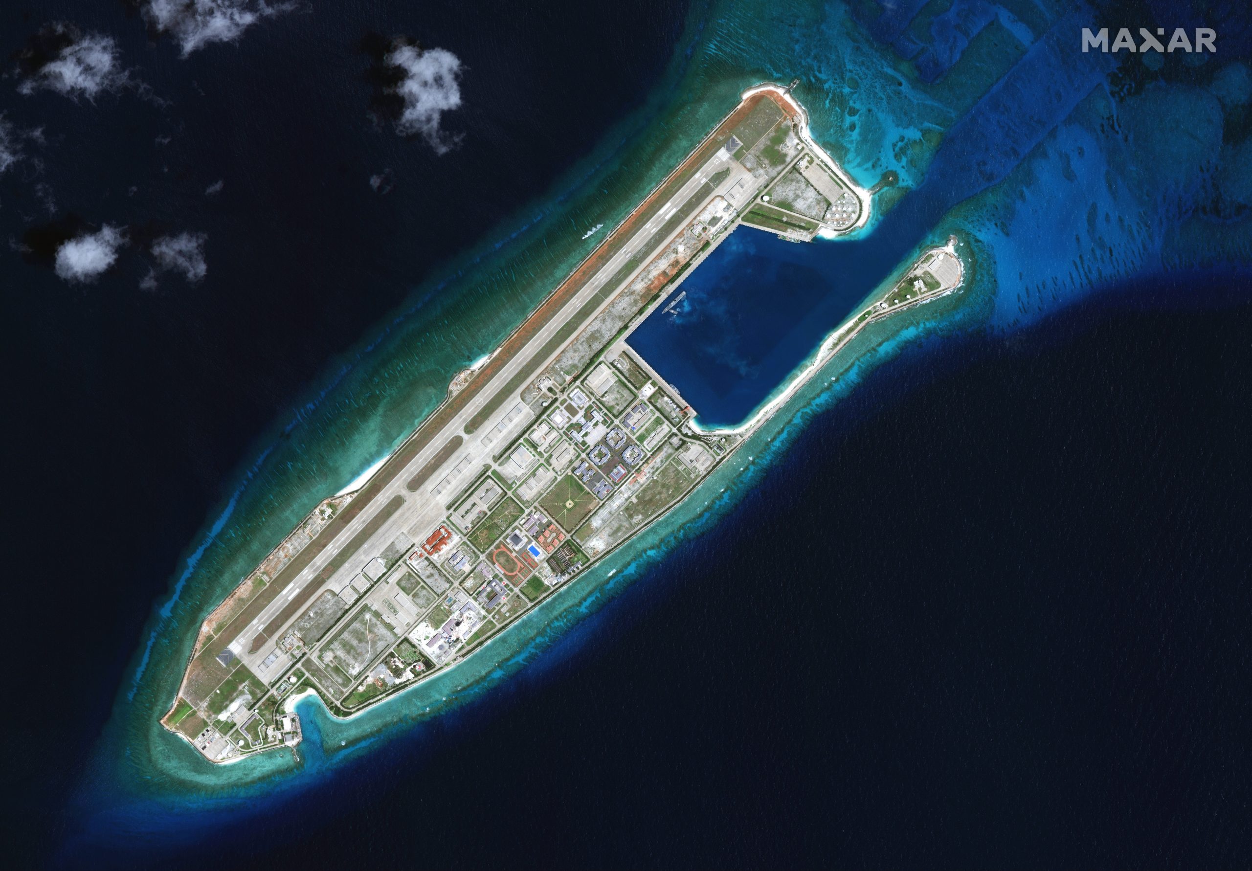 China își extinde masiv prezența militară. Peste 3.200 de hectare de „porturi, piste de decolare mari, peste 72 de hangare, rachete” au fost dezvăluite de imaginile din satelit