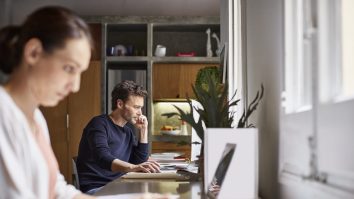 Cum distruge munca remote relațiile? Radu Leca, Psiholog: „Cele mai multe cupluri au aflat că nu sunt compatibile în perioada pandemiei. În rest, aveau amanți”