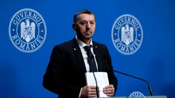 Daniel David semnează ordinul care reglementează temele pentru acasă: Nu pot depăși o oră pe zi în ciclul primar și două ore în celelalte clase