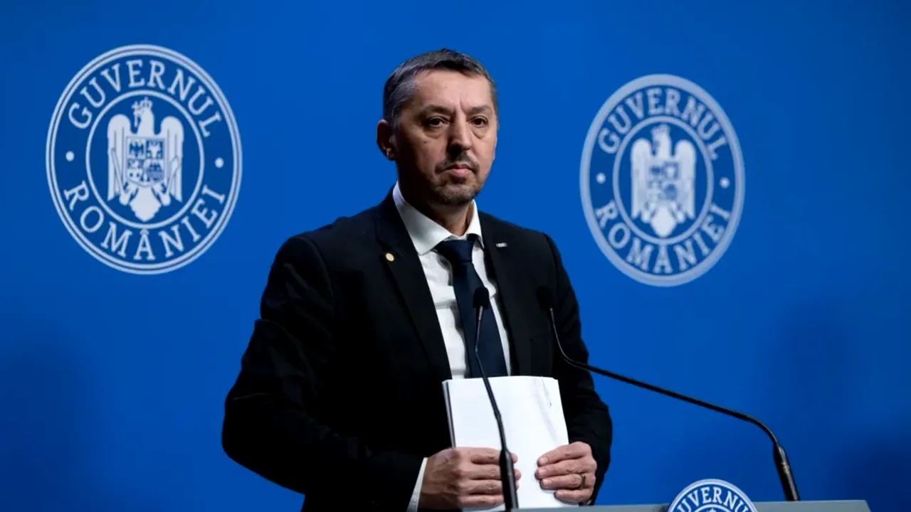 Daniel David semnează ordinul care reglementează temele pentru acasă: Nu pot depăși o oră pe zi în ciclul primar și două ore în celelalte clase