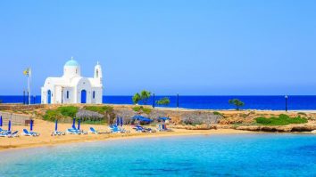 Cipru a fost desemnată cea mai bună destinație pentru înotători. Ce loc ocupă România în top