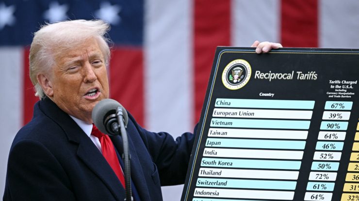 Donald Trump impune tarife de 19% asupra produselor din Pakistan. Cele două țări au ajuns la o înțelegere comercială