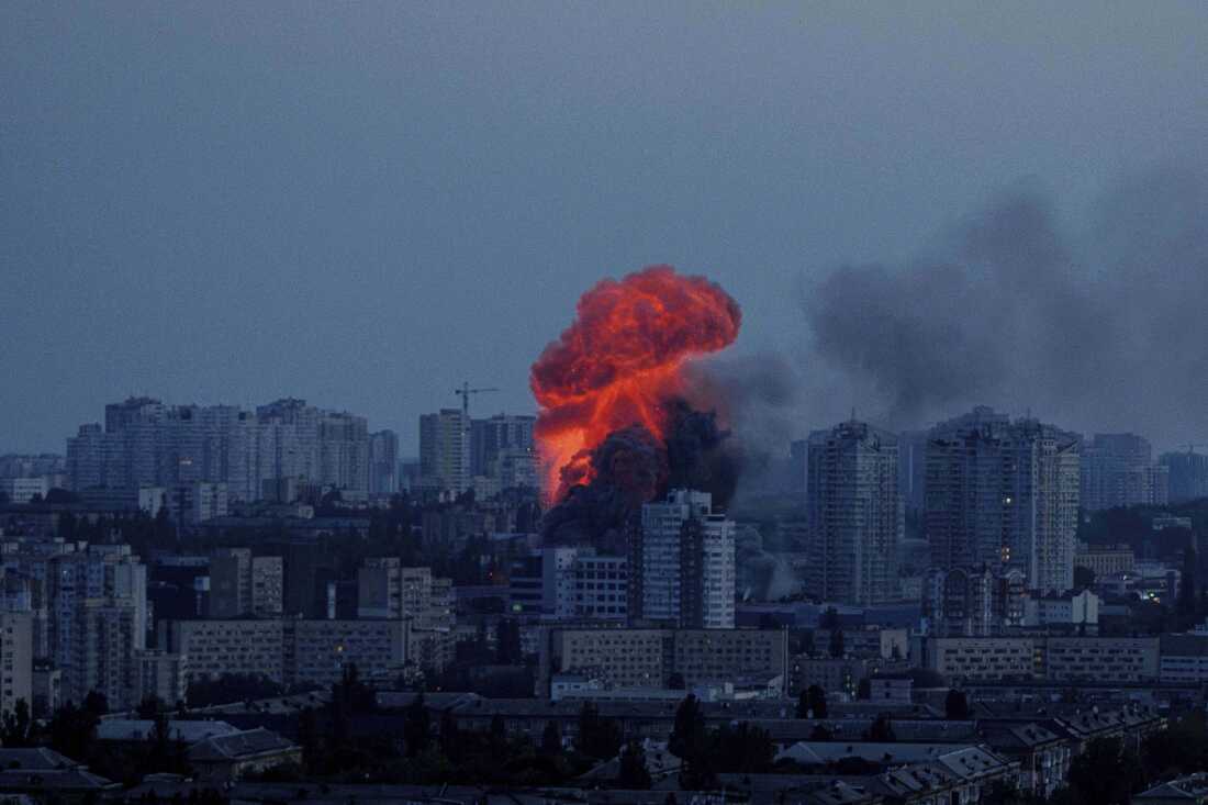 Noile atacuri cu drone rusești au lăsat peste 100.000 de locuințe din Ucraina fără energie electrică