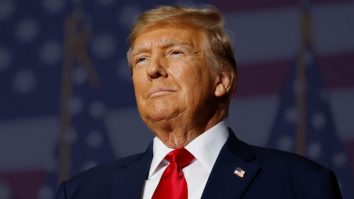 Casa Albă anunță că Trump a avut o „convorbire lungă” cu Zelenski, iar acum discută telefonic cu liderii NATO