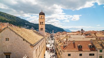 Unde mergi în vacanță toamna asta? Descoperă 3 destinații perfecte pentru city break-uri în Europa