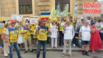 Sindicatele profesorilor fac apel la întreaga societate civilă ca să strângă 100.000 de semnături pentru a anula creșterea normei didactice