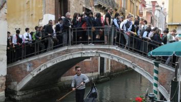 Booking vrea să introducă o loterie pentru accesul în orașe aglomerate. În SUA, loteriile turistice sunt deja folosite în parcuri naționale